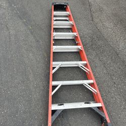 8 Ft Fiberglass Step Ladder