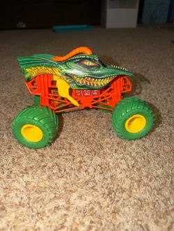 Monster Jam, Official Dragon Monster Truck Vehicle in 1:24 Scale
