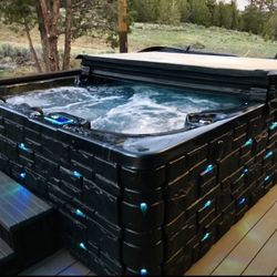 Hot Tub (8 Person)