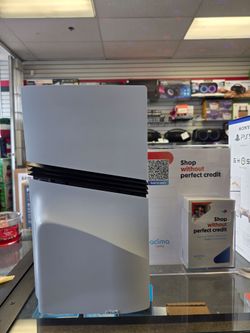 Ps5 pro with disc drive  all cable and original sony controller ( black) cash or finance with $50 down