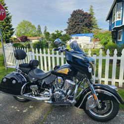 2016 Indian Chieftain.  Low Miles.  Excellent Condition! Clean Title 