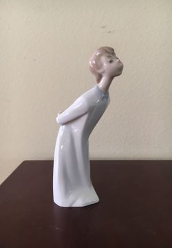 Lladro: Boy Kissing