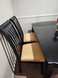 Dining table/ Comedor