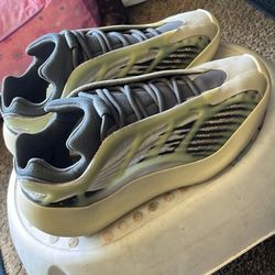 Yeezy 700