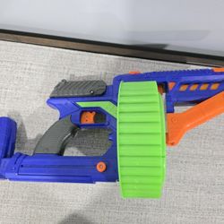 DART ZONE GUN/NERF