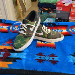 Nike Sneakers 