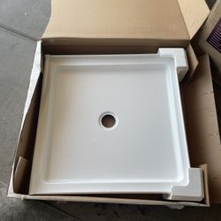 Delta Classic 500 32 in. L x 32 in. W Alcove Shower Pan Base with Center Drain in High Gloss White 