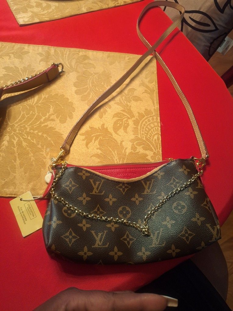 LOUIS VUITTON MONOGRAM CLUTCH W/CROSSBODY STRAP