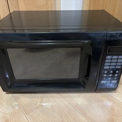 Countertop Microwave Oven - 700 Watts
