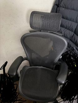 Like New - Upgraded Herman Miller Aeron Chair with Headrest - Size B