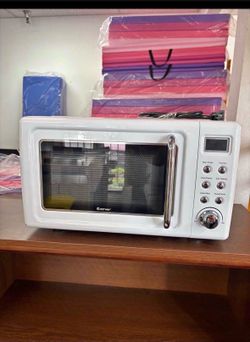 Brand New 0.7 Cu.Ft. 700W Retro Microwave Oven