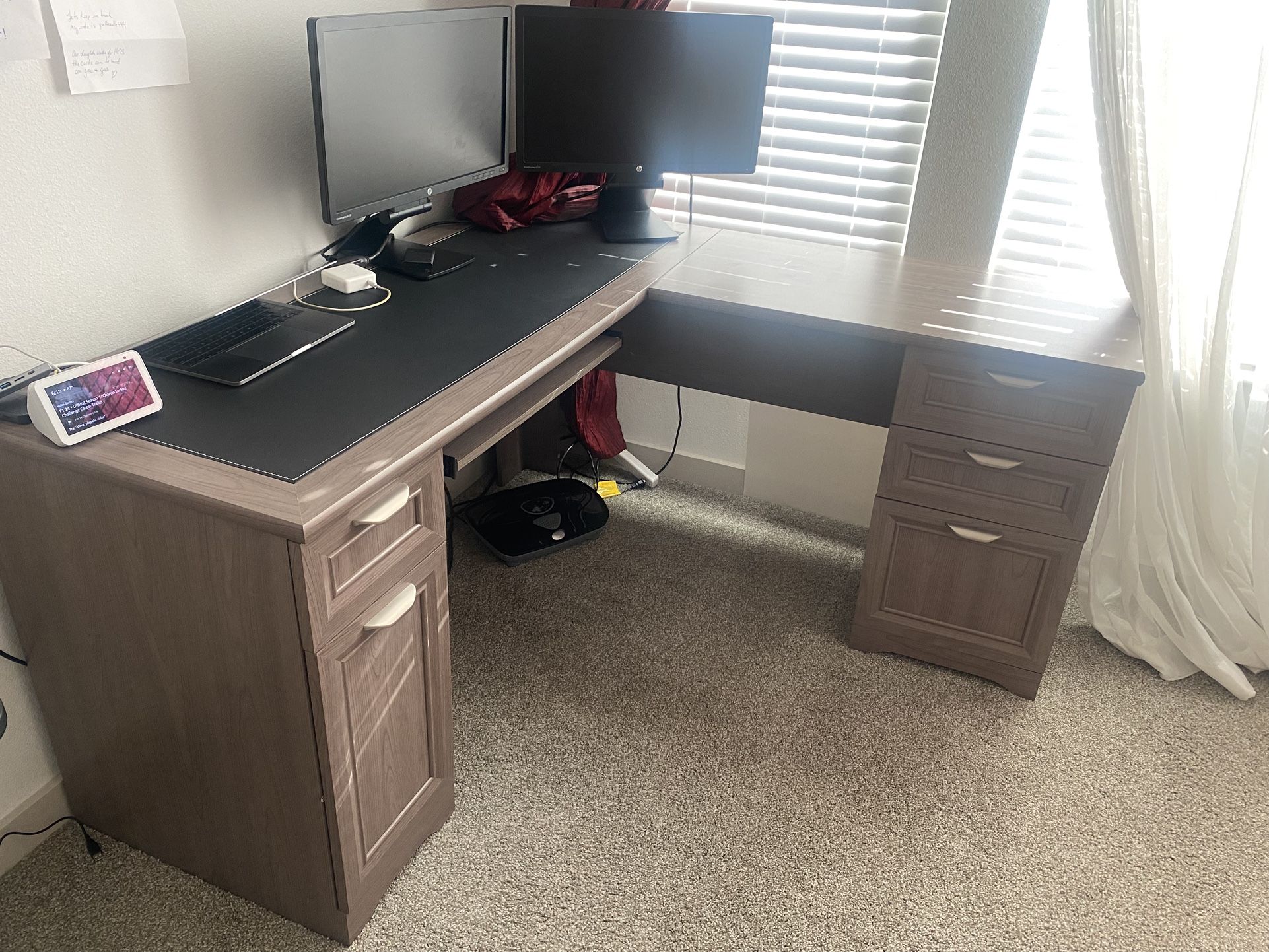 Computer desk