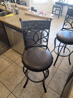 2 Bar Stools 29inches Great Condition