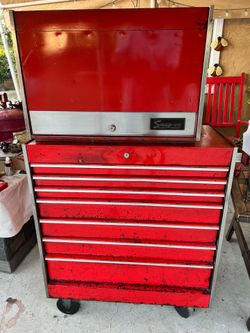 Snap- On tool box set featuring a red roller cabinet and a matching top flip-top chest.