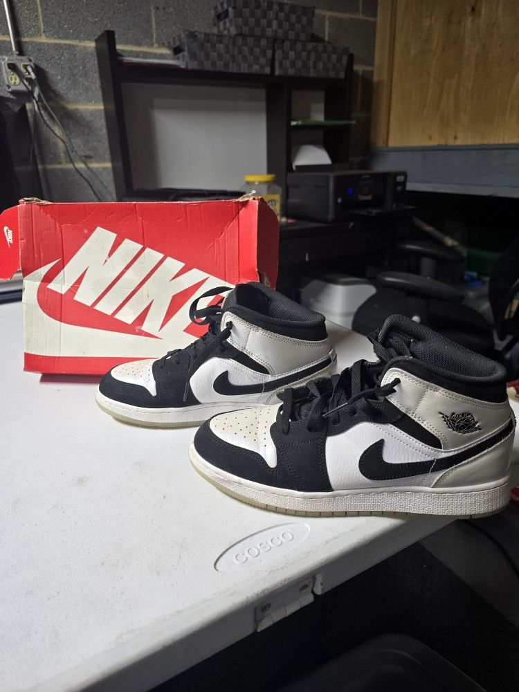 Air Jordan 1 Mid SE “Diamond Shorts” (GS) DN4321-100 – Size 7Y – Black/White