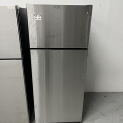 (final sale) Brand New (icemaker ✔️) GE ENERGY STAR 17.5 Cu. Ft. Top-Freezer Refrigerator