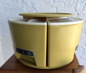 VINTAGE MID CENTURY Rubbermaid 2450 Lazy Susan Carousel Canister Set Gold  for Sale in Mesa, AZ - OfferUp