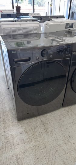 LG TurboWash 360 High Efficiency Stackable Medium ( 4.5-cu ft ) Front Load Washer ( Black Steel )