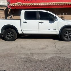2014 Nissan Titan!!! 4x4!!! 🛻