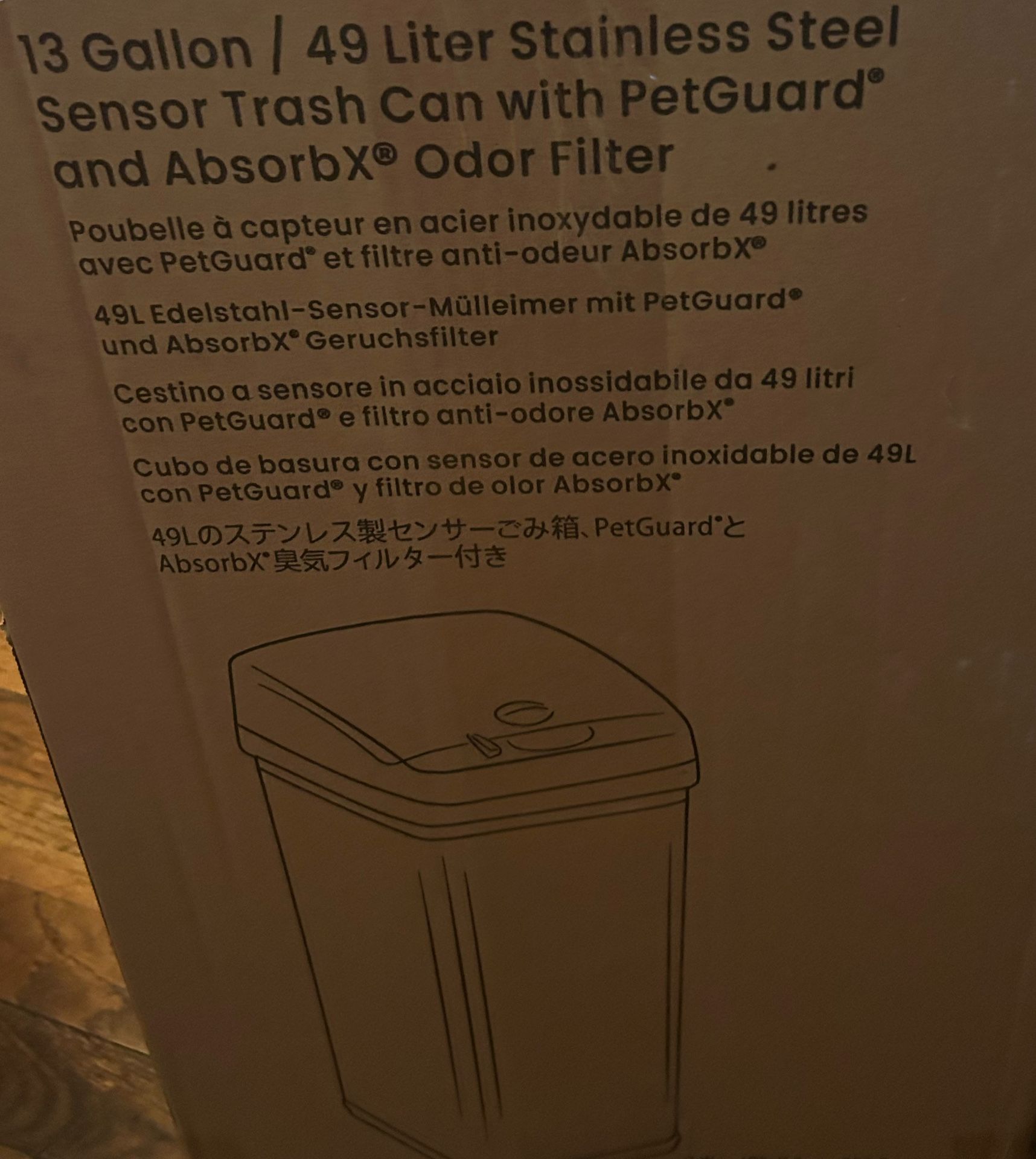 Touchless trash can