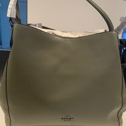 Coach women hand bag, 45% off