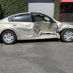 Nissan Altima For Parts Or As Is. 