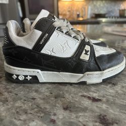 Size 6 Lois Vuiton Shoes Black And White