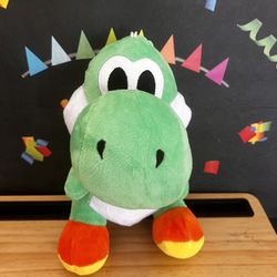SUPER MARIO YOSHI - 8 INCH SOFT PLUSH!!  Has Suction Cup To Hang - NEW CONDITION
