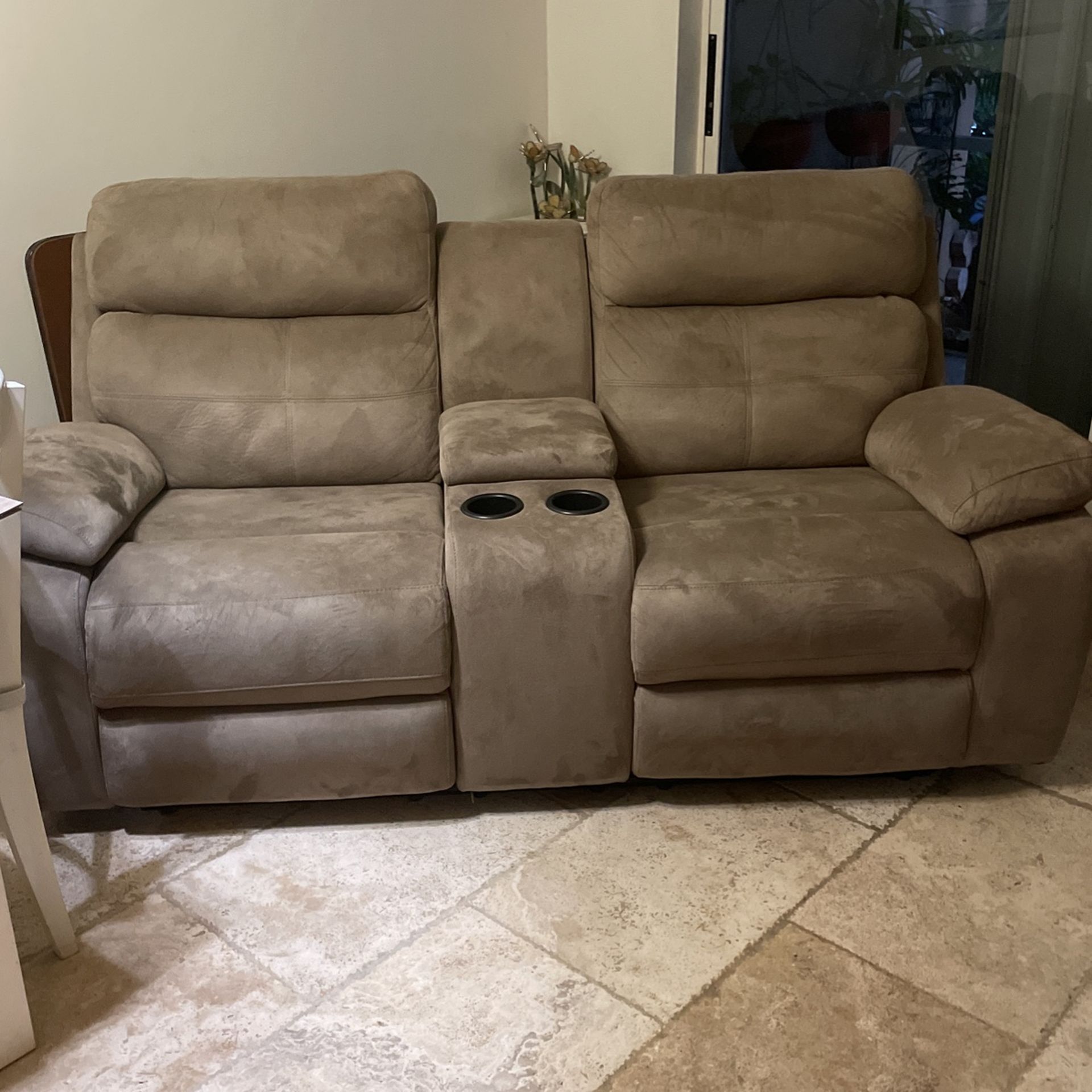 4 Recliner Couch. One Area Sunk In But All Recliners Work 