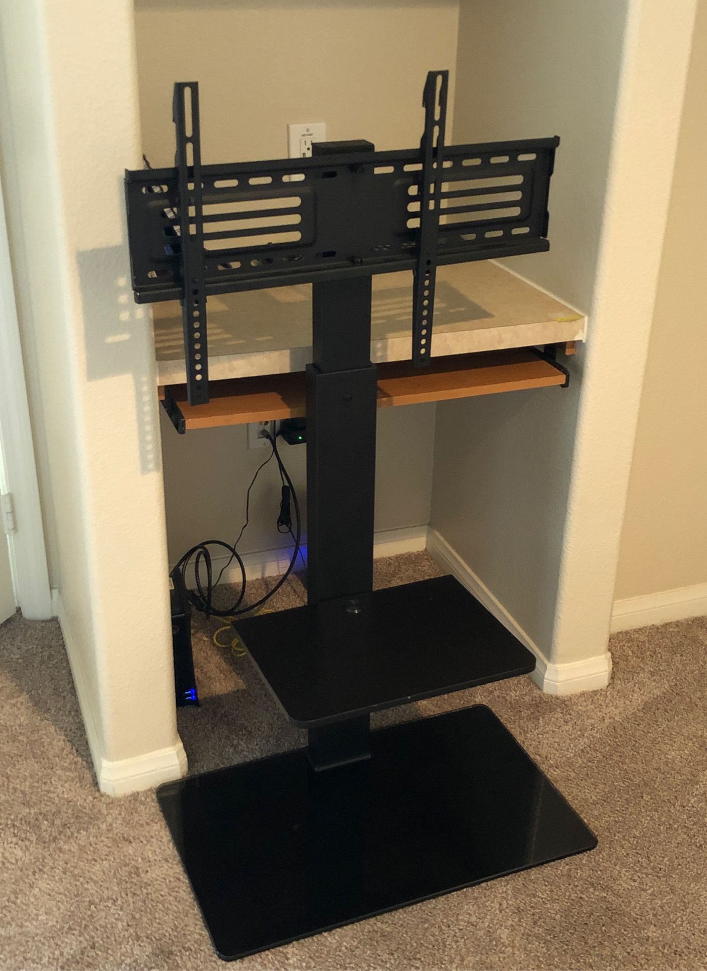 Tv stand holds up to 60 inches