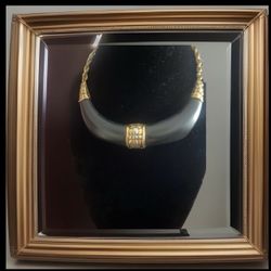 Vintage 1960 Crown Trifari SHAKIRA Black Lucite Gold Tone Collar Choker Necklace