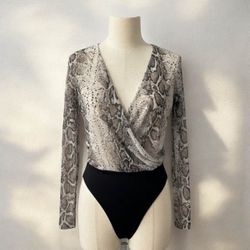 Gorgeous snake print bodysuit size small