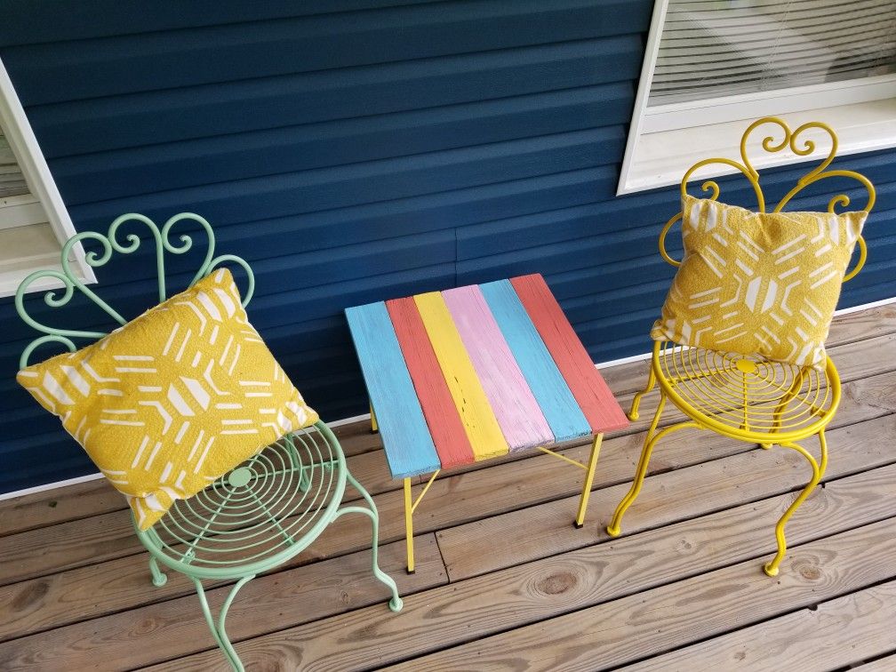 Vintage metal patio chairs and table