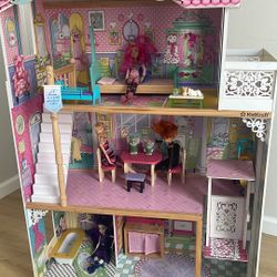 Huge Doll House 