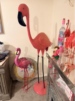 2 flamingo yard decorations