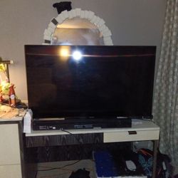 4K UHD with HD, Direct-Lit LED 
Samsung TV.