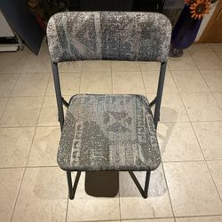 FOLDABLE CHAIRS