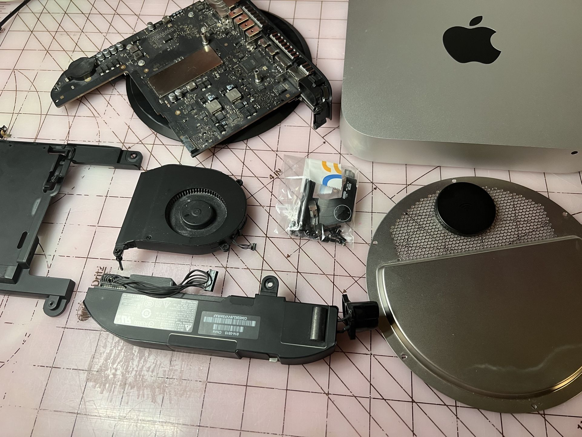 Mac Mini Late 2014 A1347 - Parts/Repair - NO HARD DRIVE - Broken Audio/IR Connector - 2.6 GHz Core i5 - 8GB RAM