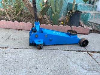 Blue Hydraulic Floor Jack working perfectly price is firm