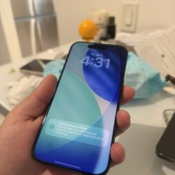 iPhone 15 Pro - Unlocked 