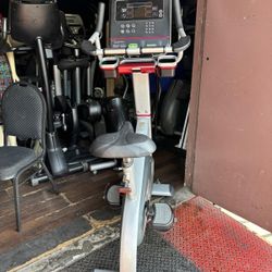 Star Trac Upright Bike 8 Series 