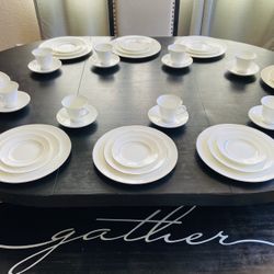 Signet Platinum by WEDGWOOD 5-piece Dinnerware Service - White [NEW]