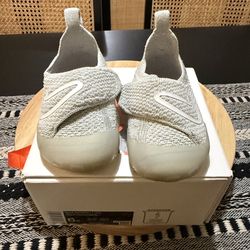 Toddler Nike swoosh 1 Size 6c