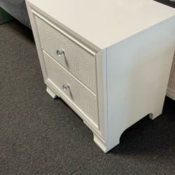  New Floor Queen Led White Bedroom Set . $1 Down . We Finance . Comes With Headboard , Dresser, Mirror , 1 Night Stand . Free Extra Night Stand . 