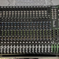Mackie ProFX22v3 22-channel Mixer with USB and Effects