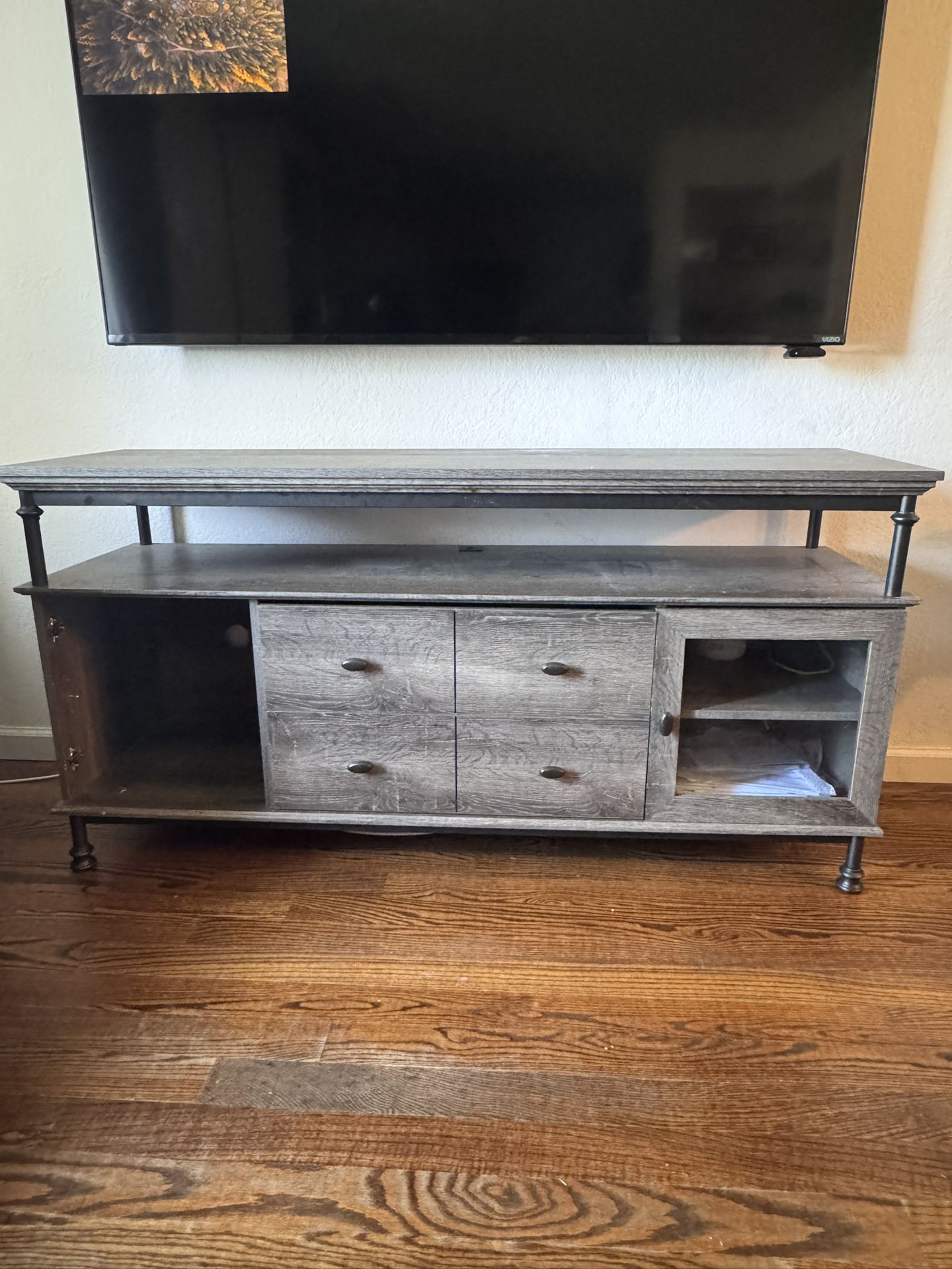 TV STAND 