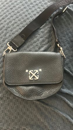 BLACK JITNEY QUOTE ROUND SHOULDER BAG