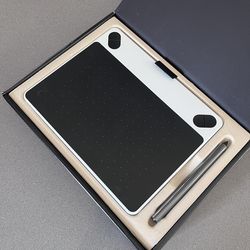 Wacom Intuos Small Pen Tablet (CTL-490) – White