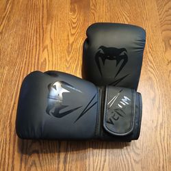 16oz Venum Classic Boxing Gloves