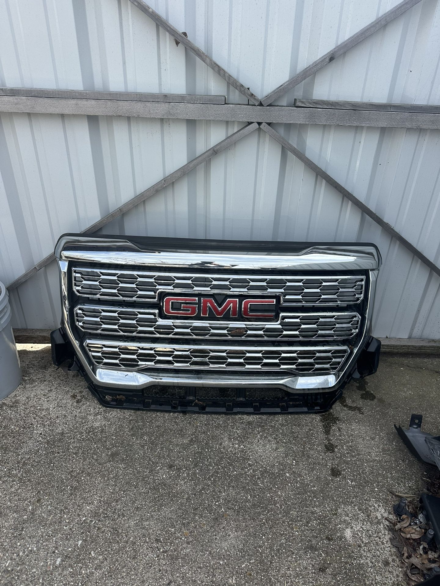 2022-2024 GMC Canyon Denali Grille OEM